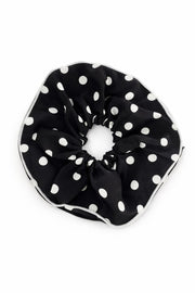 Polko-dot scrunchie