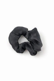 Satin Vanessa black scrunchie